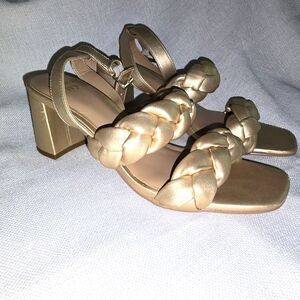 Crown & Ivy Blakely Elegant Gold Braided Women’s Sandals Ankle Strap Sz. 7M